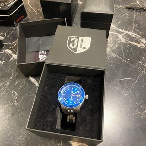 Brand New 3 LEAGUE watch